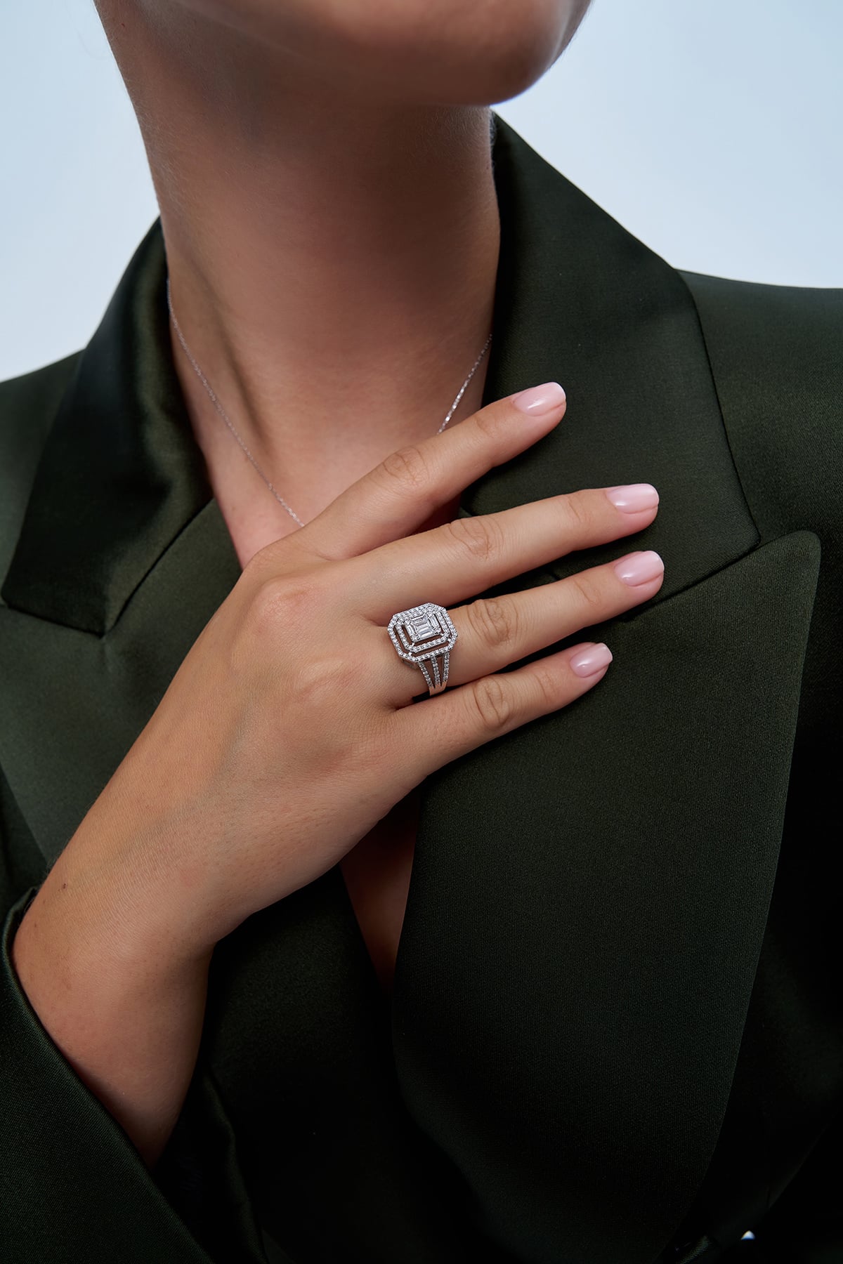 0.82 Karat IDL Sertifikalı Pırlanta Baget Yüzük