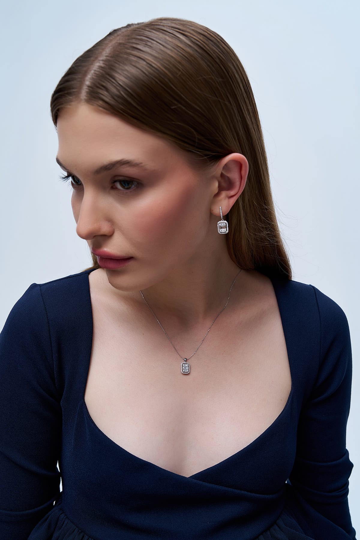 0.78 Karat IDL Sertifikalı Baget Pırlanta küpe