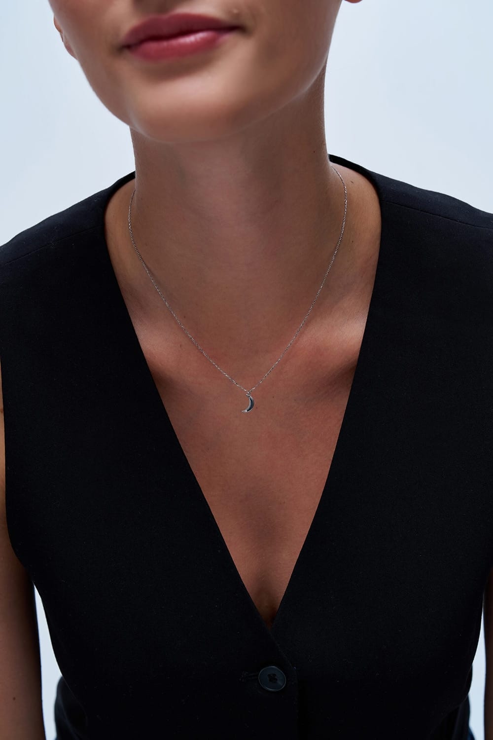 0.01 Karat Pırlanta Ay Kolye