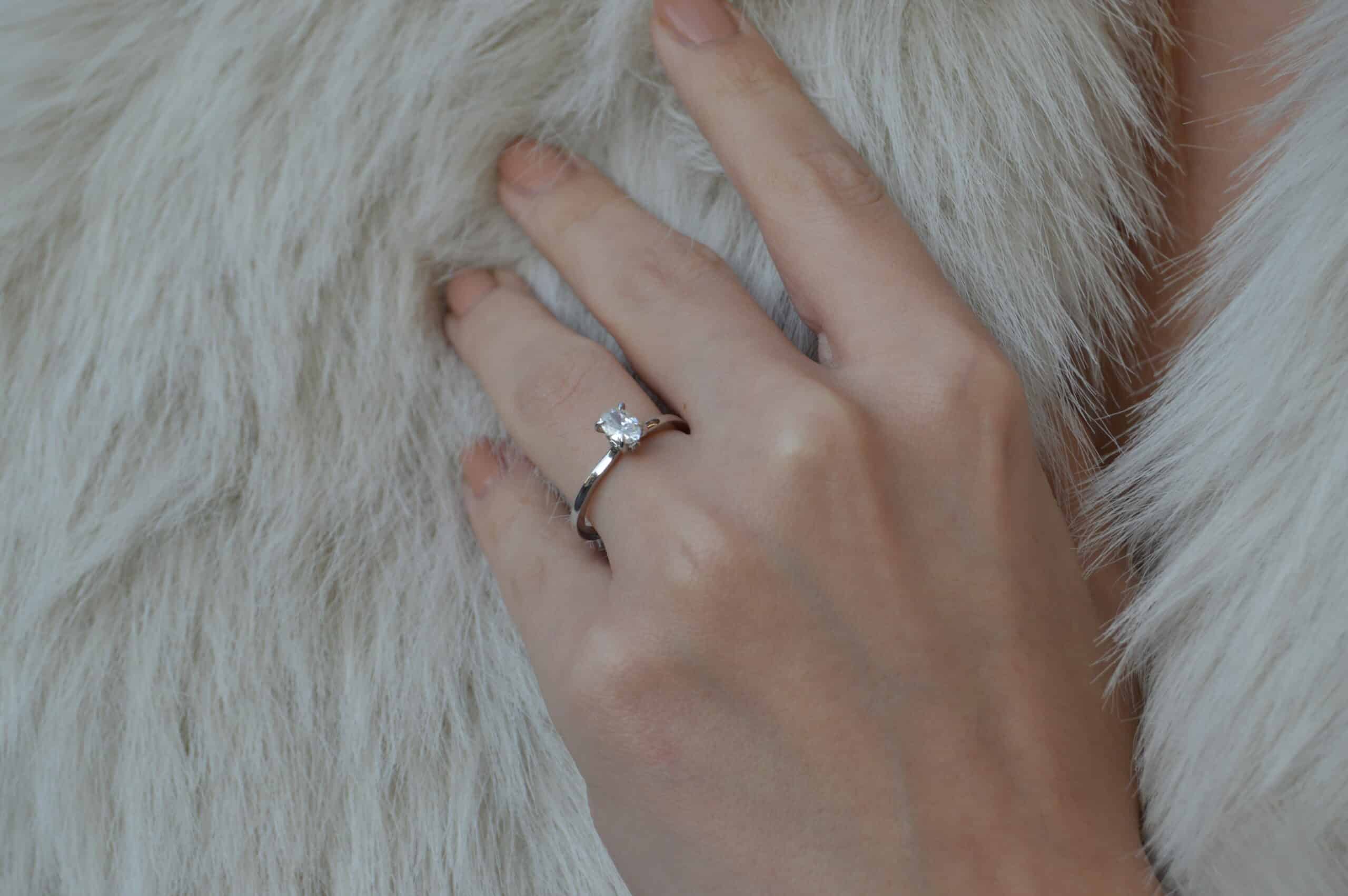 0.45 Karat IDL Sertifikalı Oval Pırlanta Yüzük