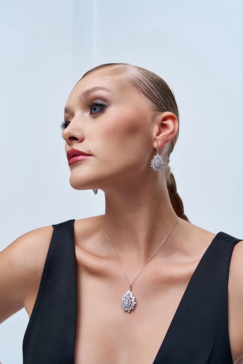 2.43 Karat IDL Sertifikalı Tasarım Pırlanta Baget Küpe