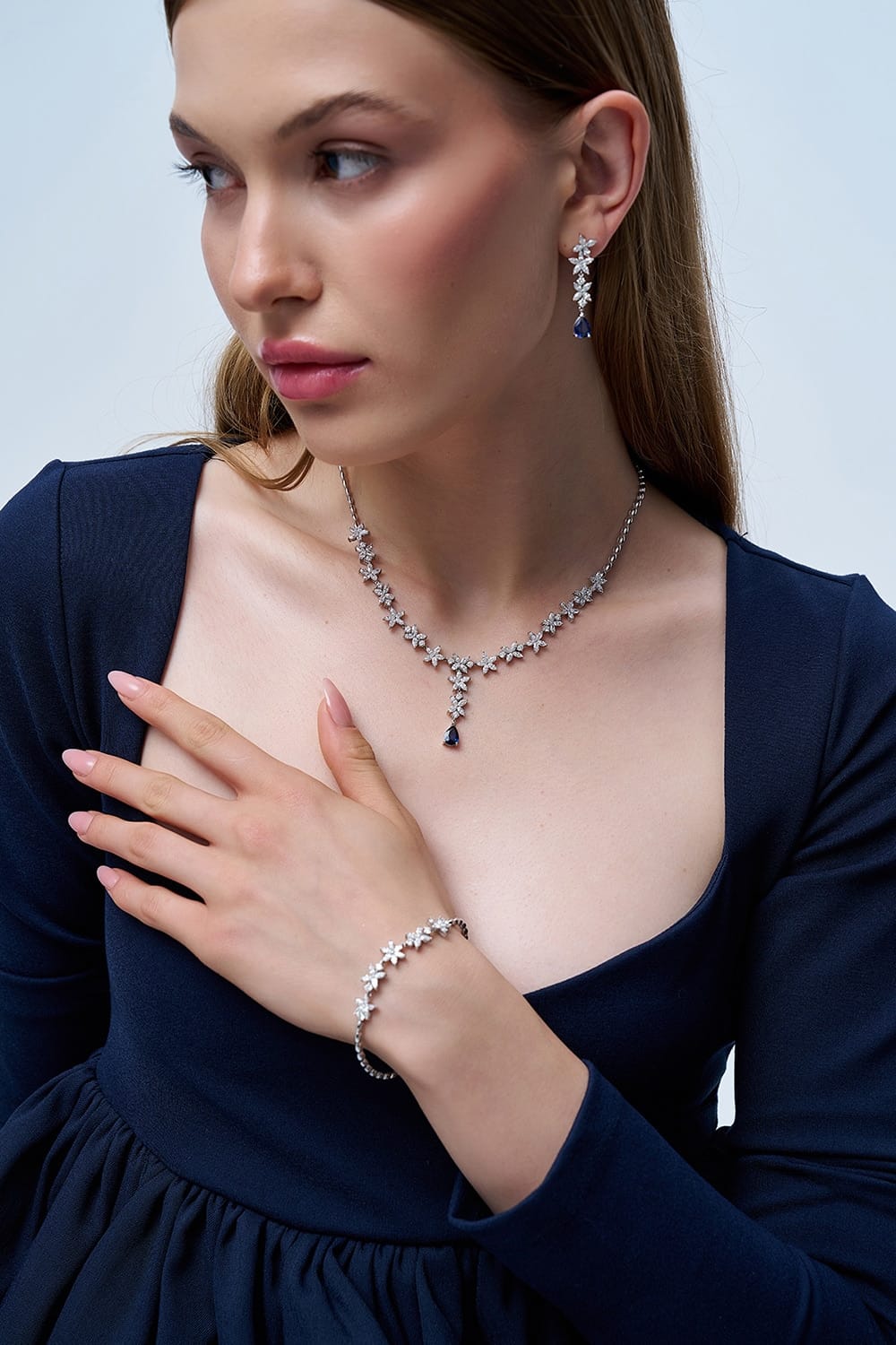 7.92 Karat IDL Sertifikalı Tasarım Pırlanta Safir Gerdanlık