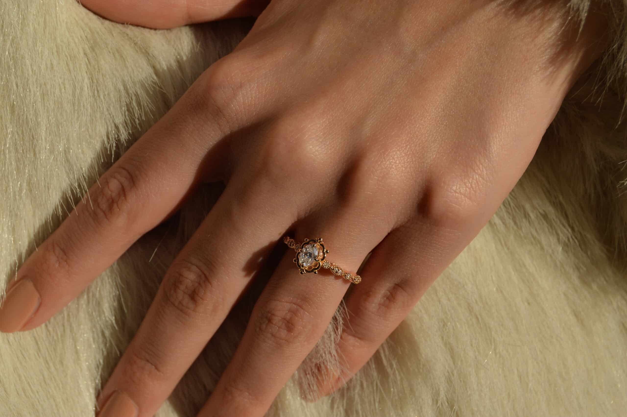 0.46 Karat IDL Sertifikalı Oval Pırlanta Yüzük