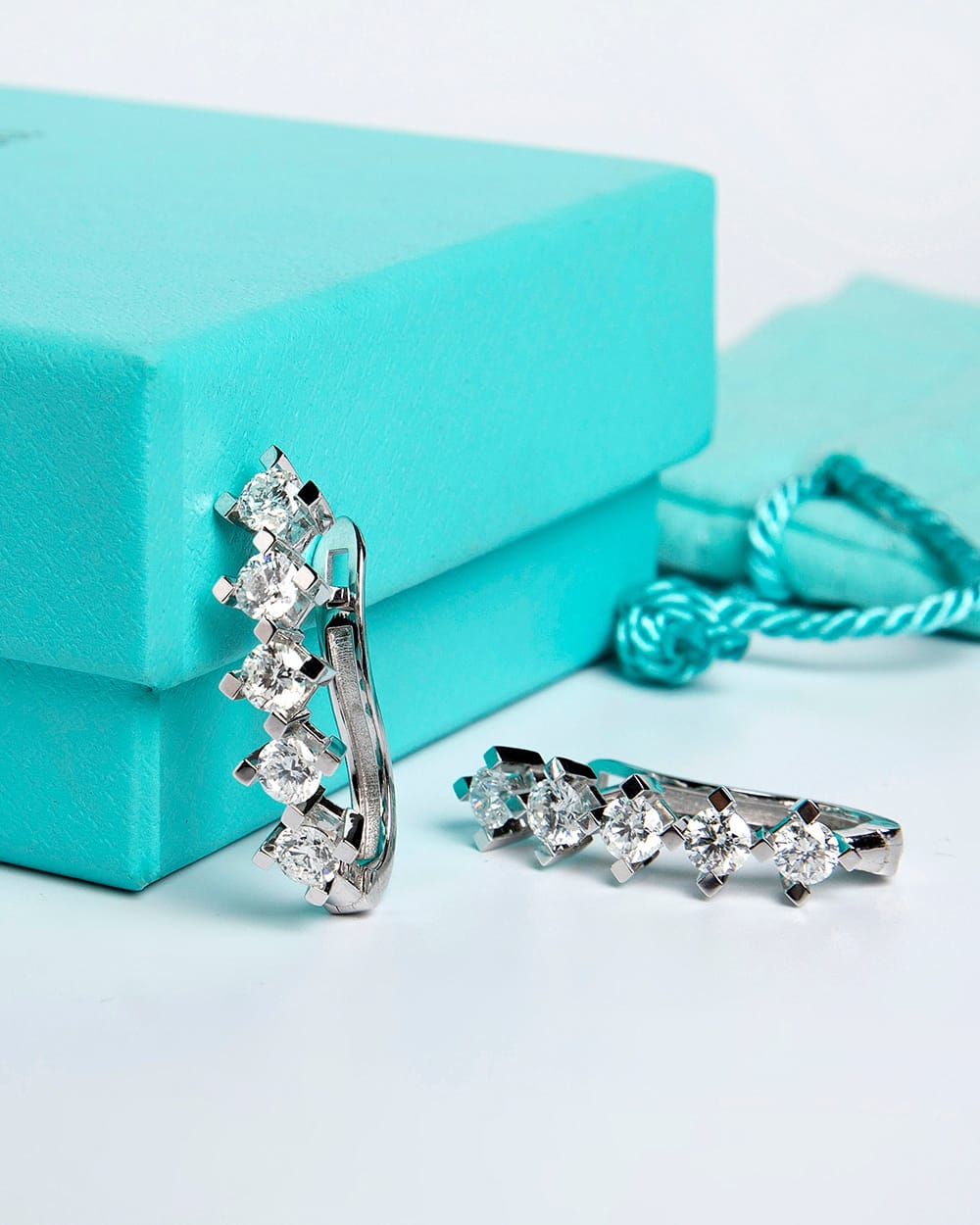 0.80 Karat IDL Sertifikalı Beştaş Küpe