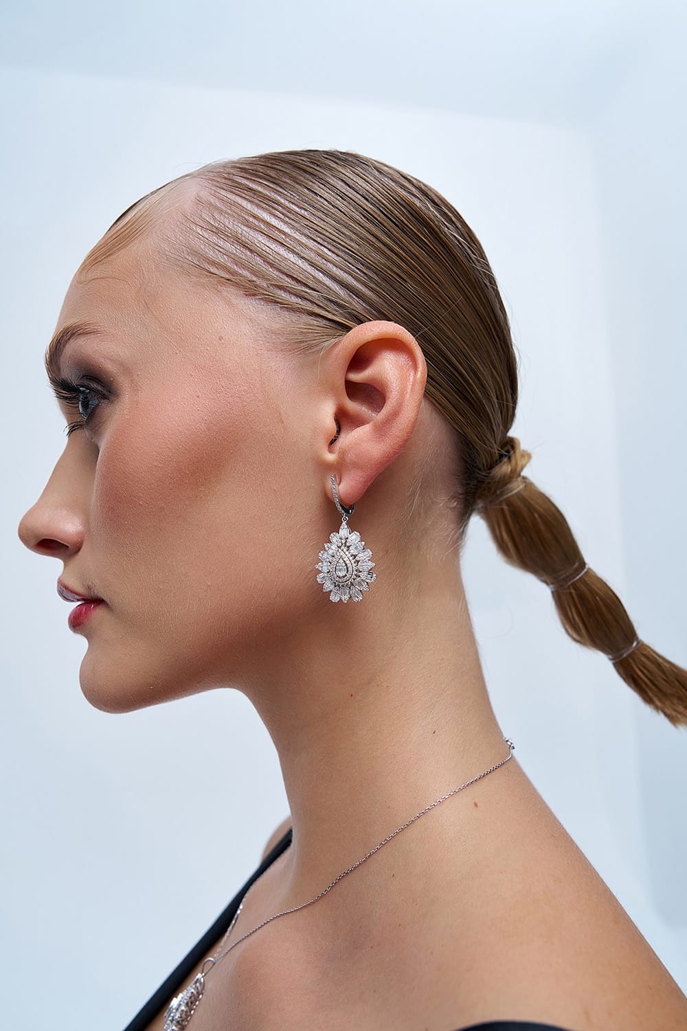 2.43 Karat IDL Sertifikalı Tasarım Pırlanta Baget Küpe