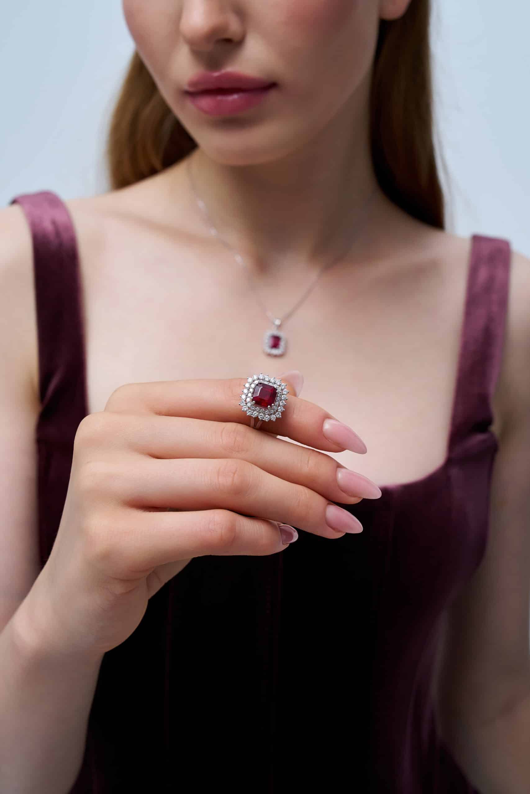 4.64 Karat IDL Sertifikalı Pırlanta Ruby Yüzük